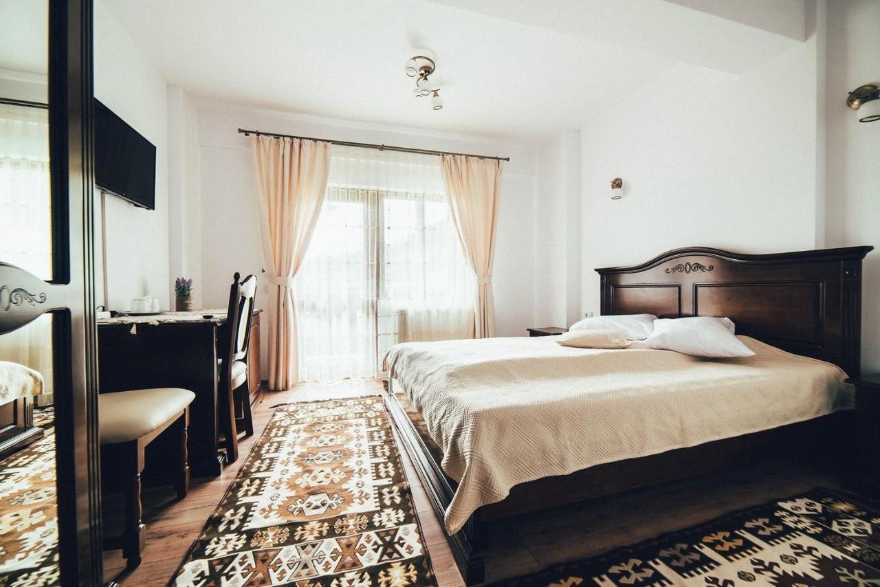 Conacul Domnitei Hotel Voroneț Exterior foto
